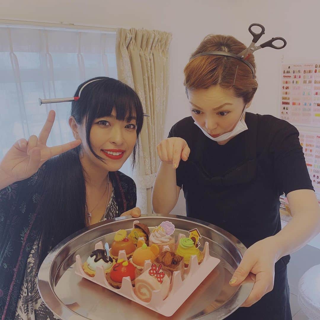 SATOKOさんのインスタグラム写真 - (SATOKOInstagram)「ネイルのお友だちのとこでケーキ。 ハロウィンめいてまいりましたなー。」10月14日 13時59分 - fc_satoko