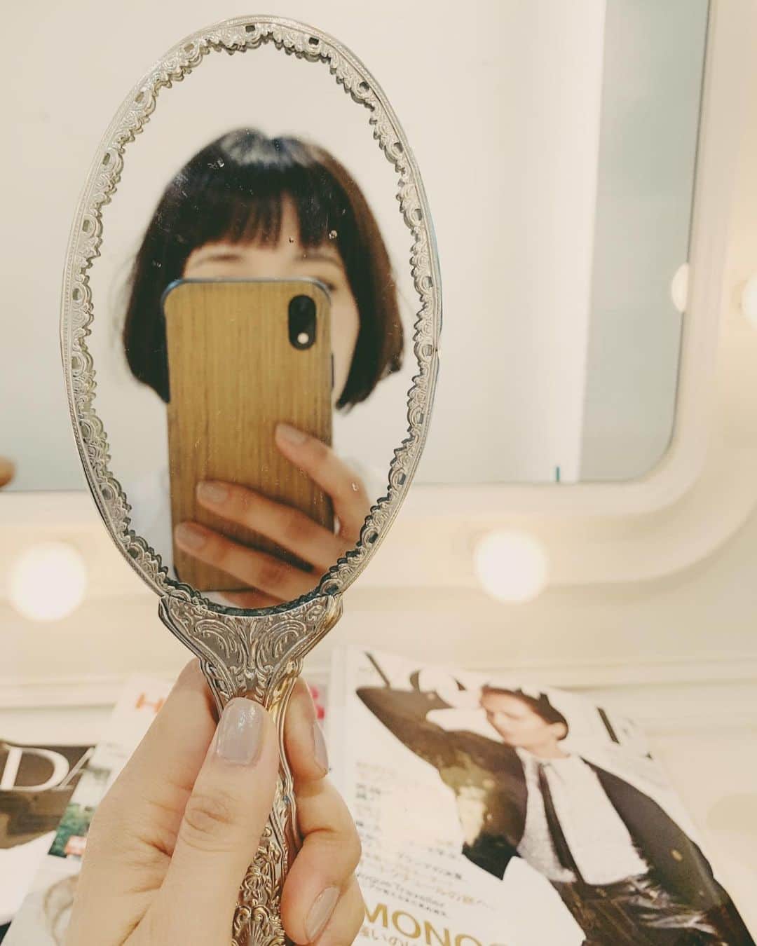 竹仲絵里さんのインスタグラム写真 - (竹仲絵里Instagram)「またバッサリ切ったよ  パーマに飽きてきたので  久々のストレート！  #竹仲絵里　#ヘアカット　#twiggy #松浦美穂　#ショートボブ　#ぱっつんボブ」10月14日 14時22分 - eri_takenaka