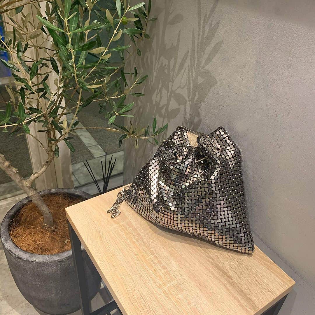 西谷菜々のインスタグラム：「. new♥ 普段にもパーティーシーンにも使えるバッグ👜 @bigotre_official」