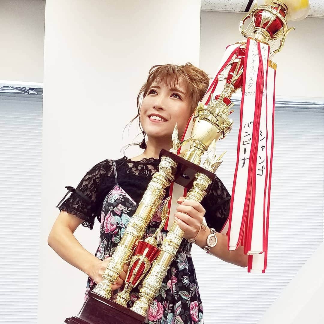 石関友梨のインスタグラム：「いよいよ！来月10日は！今年はどこが優勝し、どんなパスタが生まれるのか！楽しみすぎです‪⸜( •⌄• )⸝‬ #キングオブパスタ #キングオブパスタ2019 #高崎パスタ #高崎グルメ #パスタキング決定戦 #どこのお店も本気です #熱き戦い #あー楽しみ #当日私は会場内にいるので気軽に声かけてください  #チケットは前売り券をおすすめします #コンビニ端末で #当日券あるけど並ぶぜ #ゆりもりTシャツも当日販売します #お待ちしてます #また近くなったら告知します」