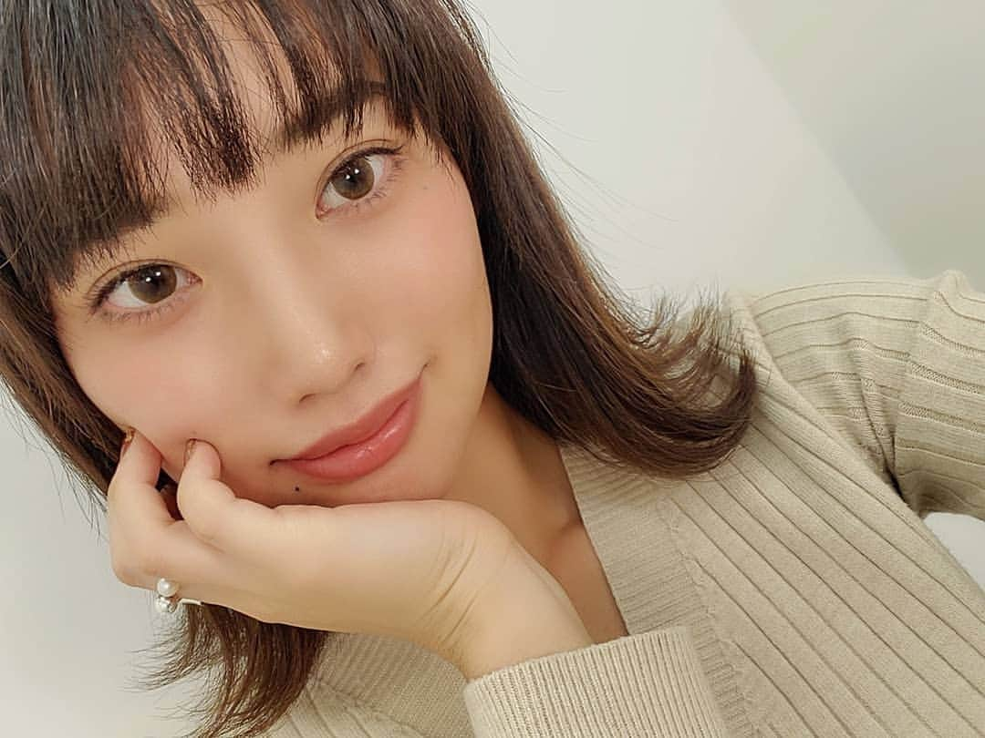 保坂玲奈さんのインスタグラム写真 - (保坂玲奈Instagram)「B  E  A  U  T  Y 💋 . 顔が左右非対称すぎて 最近は唇がめちゃめちゃ コンプレックスだったんだけど 湘南美容外科 大宮院 沼澤先生に 唇ヒアルロン酸を注入してもらったよ✨ . わりと前からぽってり系の唇だったので ボリュームよりも左右非対称さを 整えて貰う感じに！ . 結果左右非対称さも整って 今までで1番お気に入りの唇になった😳😳 こんなに自分の唇に自信をもてたのは 初めてで凄く嬉しい🥺 . . 沼澤先生は鼻と目のオペで有名な先生で、 全国から指名が集まる先生だよ︎☺︎ 施術もしっかり話を聞いて下さり 注入も色々相談して1番の形で やってくださりました😇 . 1枚目は注入前で3枚目は注入後の唇💋 . . . @sbc_numazawa @oshige1211 @sbc_omiya.east #湘南美容外科 #湘南美容外科大宮院 #沼澤茂 #アロハドクター #二重 #二重術 #二重整形 #鼻整形 #鼻 #Eライン」10月14日 14時41分 - __renao_0707