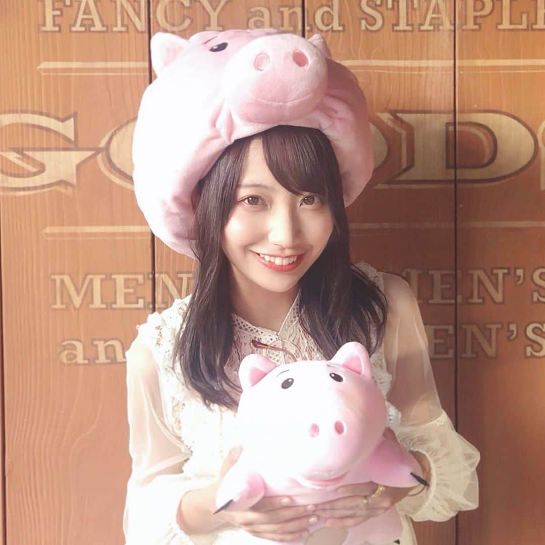月野もあのインスタグラム：「🐷💓﻿ ﻿ #ディズニーランド #東京ディズニーランド #ハム　#ディズニー #ポートレート女子 #ディズニー帽子 #disney #tokyodisneyland #disneyland」