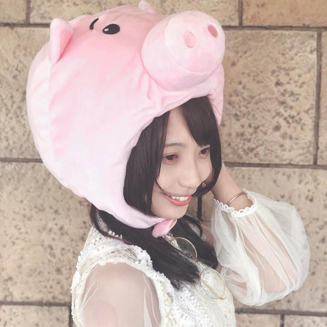 月野もあさんのインスタグラム写真 - (月野もあInstagram)「🐷💓 ディズニー連投失礼します💭﻿ ハムの帽子とてもお気に入り☺️💓﻿ ﻿ #ディズニーランド #東京ディズニーランド #ハム　#ディズニー #ポートレート女子 #ディズニー帽子 #disney #tokyodisneyland #disneyland #写真 #セルフィー #自撮り」10月14日 14時56分 - moa_tsukino