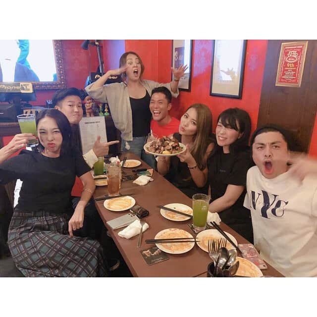 安藤あいかのインスタグラム：「もえお誕生日おめでとー🎉👏 いつも集まりに参加できなかったから会えてとても嬉しい💕 肉ケーキ🍖  #全員独身 #何も変わらない #メンバーはもっといる」