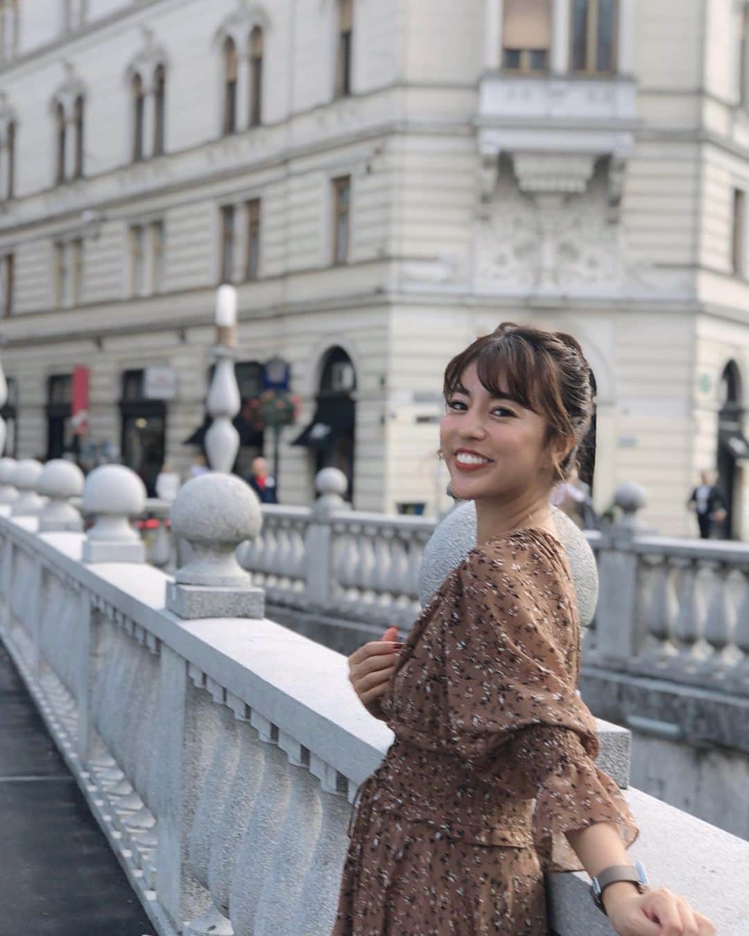 橋本真依さんのインスタグラム写真 - (橋本真依Instagram)「・﻿ 今日からクロアチア🇭🇷スロベニア🇸🇮旅の写真﻿ ﻿ ストーリーのハイライトにも前編後編で﻿ 載せておりますが、詳しく載せていこうかなと☺️﻿ ﻿ わたし自身初めてのヨーロッパで選んだ﻿ クロアチアとスロベニア。﻿ 今は日本人の方にもすごく人気みたいで﻿ 結構たくさんの日本人にお会いできました✨﻿ ﻿ わたしが参加したツアーは阪急交通社を利用して﻿ 全員で22名＋添乗員さん✈️﻿ PRでもなんでもなく﻿ とにかくこのツアーでよかった✨💗﻿ ﻿ ここから旅のはじまりです。﻿ まずはDay1。﻿ クロアチアのザグレブという首都にきました✨﻿ ﻿ 世界一短い電車や可愛い屋根の聖マルコ教会。﻿ ザグレブハートっていうくらいハート♥️も﻿ 溢れている街でした！﻿ もっと詳しくはこれから書くブログで📝﻿ ﻿ ﻿ ﻿ ﻿ #女子力ねーさん#タビジョ#阪急交通社#阪急交通社トラピックス#ザグレブ#クロアチア#スロベニア#ヨーロッパ﻿#クロアチア土産#旅好きな人と繋がりたい#たびじょ #happy#smile#love#peace#lucky#tbt#l4l#followme#followback#instagood#photooftheday#Croatia#Slovenia#Europa#Zagreb#zagrebcroatia#RANDA」10月14日 15時07分 - hashimotomai430