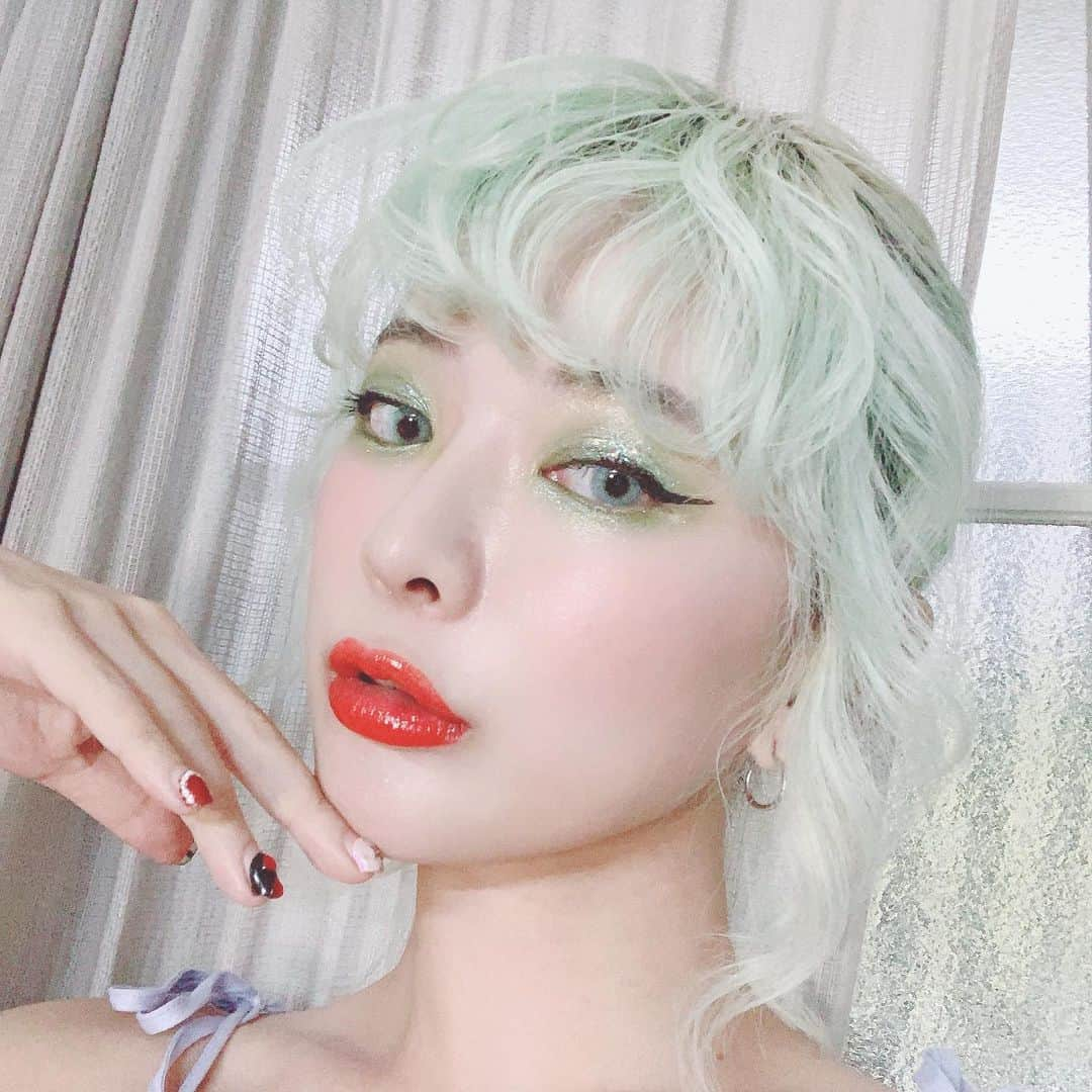 北出菜奈さんのインスタグラム写真 - (北出菜奈Instagram)「-﻿ -﻿ Today's makeup💋  YouTube NANA KITADE OFFICIALにチュートリアルあります💚  #メイク #makeup #コスメ #make #beauty #hair #ヘアメイク #cosmetics #ヘアアレンジ #ファッション #ヘアスタイル #fashion #アイメイク #ヘア #メイクアップ #リップ #hairarrange #girl #selfie #hairstylemen」10月14日 15時29分 - nana_kitade