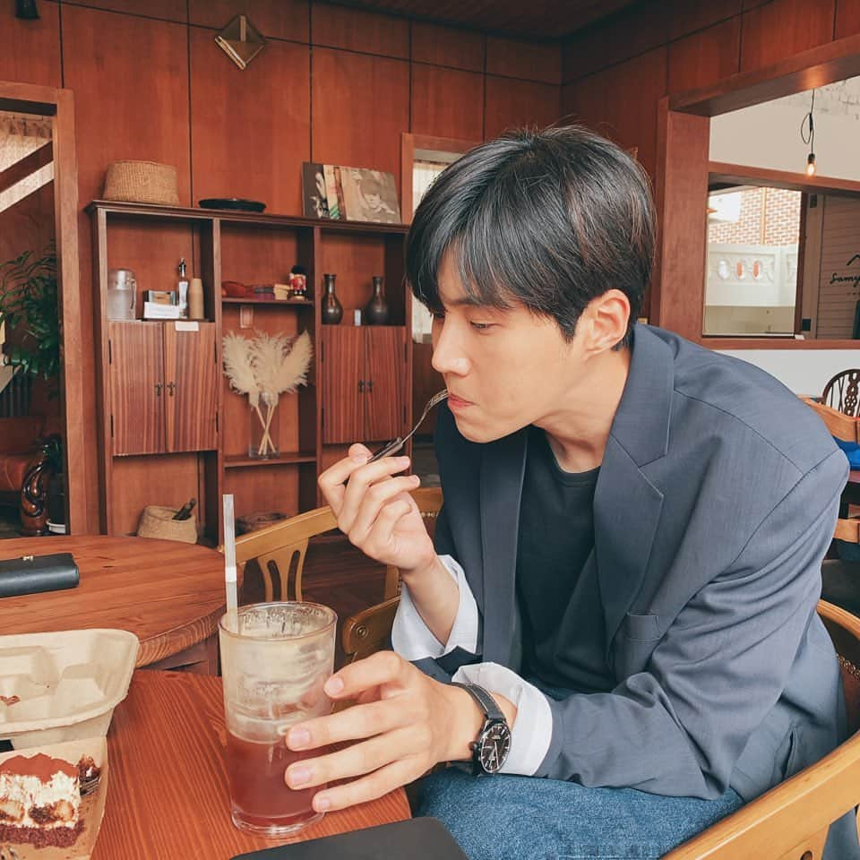 キム・ソンホさんのインスタグラム写真 - (キム・ソンホInstagram)「Yum😋 #유령을잡아라  D-7」10月14日 15時25分 - seonho__kim