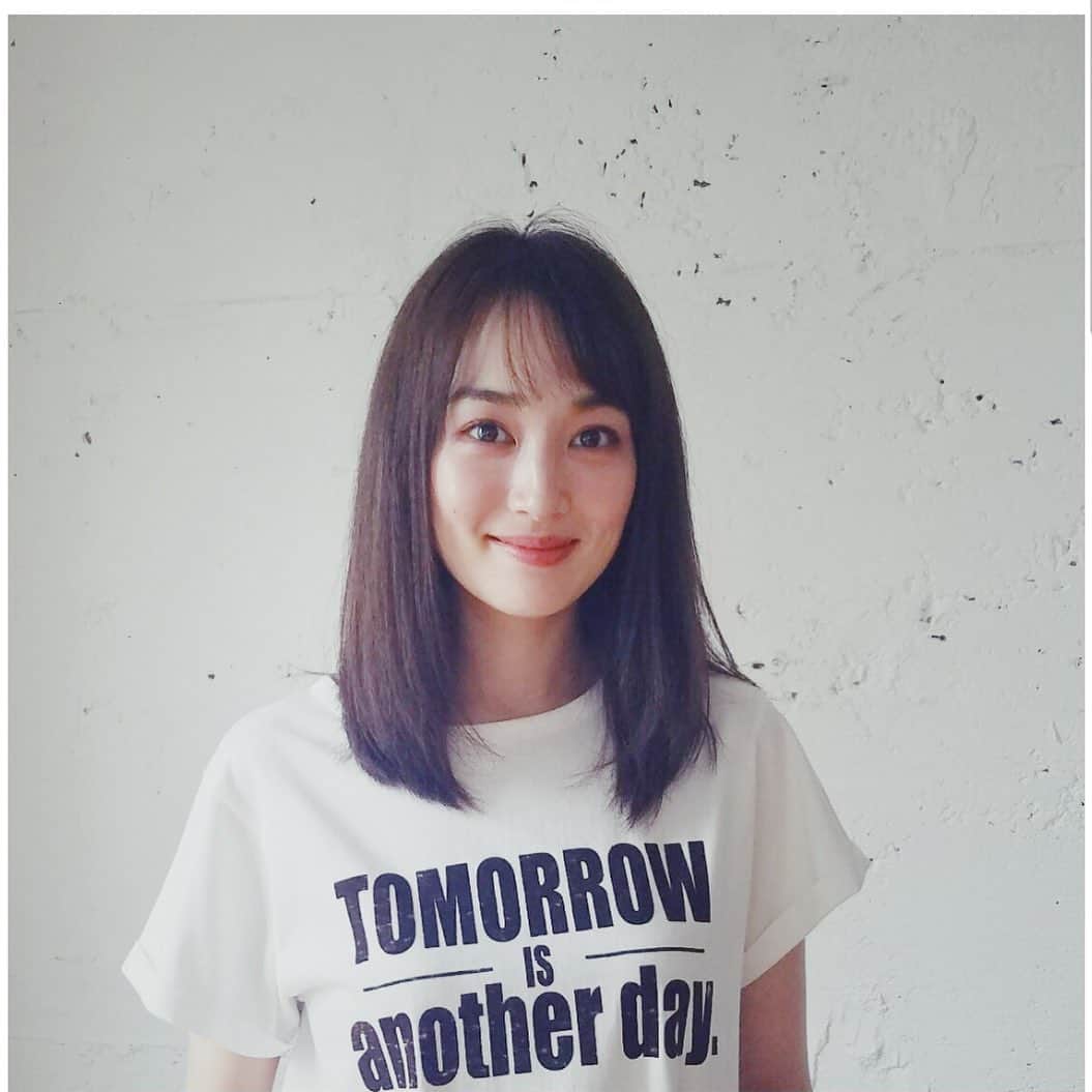 高梨臨さんのインスタグラム写真 - (高梨臨Instagram)「髪の毛切りました！ @andgirl_jp アンドガールの誌面で、切っている所など、載せていただいています。 ミディアムくらいにするのはデビュー以来！ #すっきり」10月14日 15時40分 - rintakanashi_official