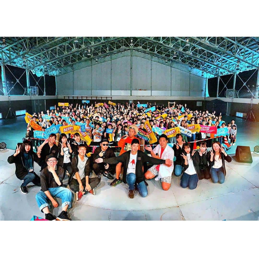 MOCAさんのインスタグラム写真 - (MOCAInstagram)「. . ‪#鳥取大学 ‬ ‪#風紋祭 ‬ ‪in 鳥取大学‬ ‪湖山キャンパス第一体育館‬ . ‪遊びにきてくれたみんな🙄‬ ‪ありがとうー😘✌️‬ . ‪鳥取初LIVE、‬ ‪恥ずかしがりながらも‬ ‪盛り上がってくれて‬ ‪嬉しかったでー😍☝️‬ . ‪呼んでくださった実行委員の皆様に‬ ‪心から感謝です☺️🌟‬ . ‪#ベリーグッドマン‬ .」10月14日 15時56分 - moca_berrygoodman