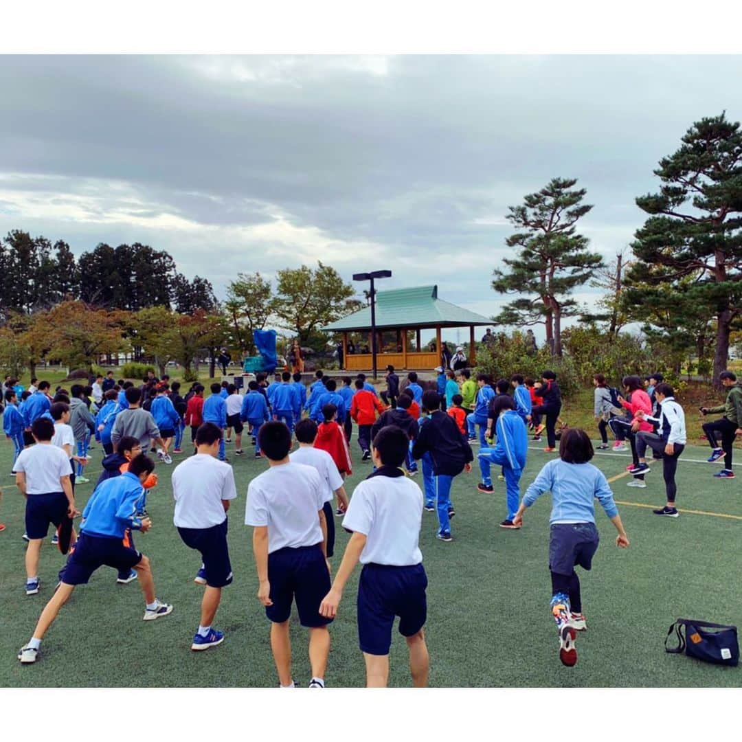 神野大地さんのインスタグラム写真 - (神野大地Instagram)「今日は南陽さわやかワインマラソンのゲストランナーでした。  各部門のスタート直後の伴走、ゴールの出迎え、ランニング教室、トークショーをさせて頂きました。 地元の人含め県外からも僕に会う為に来てくれてた人もいたり、皆さんが喜んでる姿を見て僕も嬉しかったです。  芋煮美味しかった。✨✨ 次は龍上海食べたい！🍜 #ゲストランナー」10月14日 15時58分 - daichi_0913