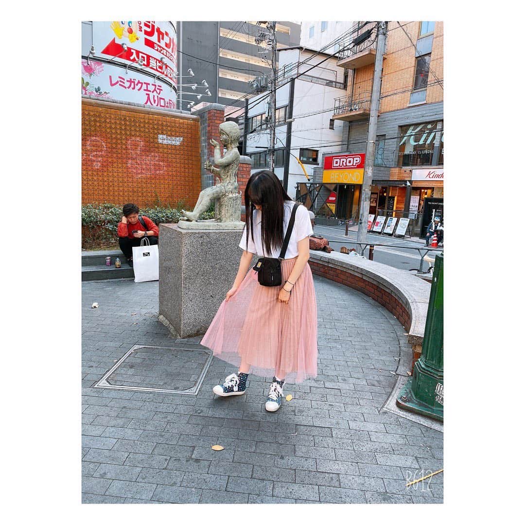 川原美咲さんのインスタグラム写真 - (川原美咲Instagram)「#大阪旅行  #心斎橋 ✿ ・ ✿ ・ ✿ ・ ✿ ・ ✿ ・ ✿ @mimitoujours さんのスカートです💗 ぴんくのすけすけかわいい♡ すんごくお気に入りです♡ しかもキラキラした素材なんです！」10月14日 16時05分 - misaki_888_sagasaikou