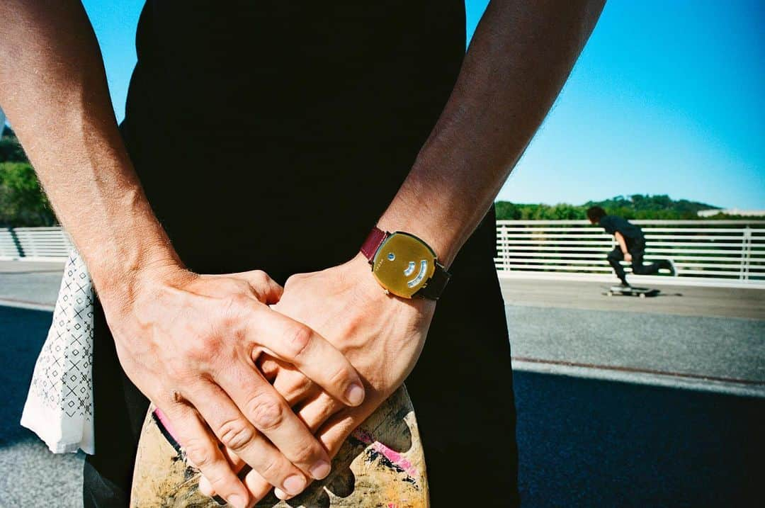 グッチさんのインスタグラム写真 - (グッチInstagram)「#GucciGrip, the genderless watch with a name inspired by the way trainers stick to the grip tape on a skateboard is the protagonist of a new collaborative project featuring skating communities around the world. Captured in Rome, @orlandomiani—the skater and artist who also appears in the  #ComeAsYouAre_RSVP campaign for #GucciCruise20. Discover more through link in bio.  @alessandro_michele #AlessandroMichele」10月14日 16時22分 - gucci