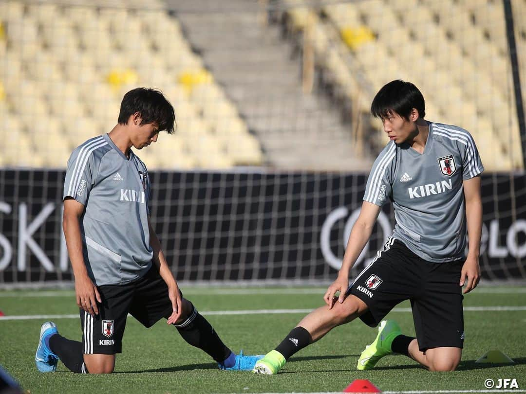 日本サッカー協会さんのインスタグラム写真 - (日本サッカー協会Instagram)「📸10/13、タジキスタンでのトレーニング2日目。2日後に迫ったタジキスタン戦に向けて、冒頭15分のみ公開で調整を進めました！ ・ #daihyo #SAMURAIBLUE #新しい景色を2022 ―――――――――――――――――― 2022FIFAワールドカップカタールアジア2次予選 🆚タジキスタン代表 📅10/15(火)日本時間21:15KO 📍Republican Central Stadium（タジキスタン） 📺テレビ朝日系列で生中継 ・ 👉大会情報はJFA.jpへ ――――――――――――――――――」10月14日 16時28分 - japanfootballassociation