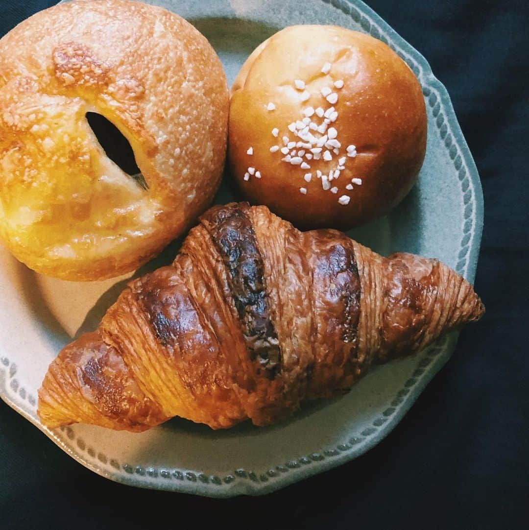 三橋栄香さんのインスタグラム写真 - (三橋栄香Instagram)「🍞🍞🍞 . 昔は嫌いだったパンもお米も 今は大好物っ . 美味しいパンから始まる朝って最高だよね . . #パン#モーニング#代々木上原#カフェマンマーノ#パンだいすき#ちゃんとランニングもしてるから許して笑」10月14日 16時43分 - mihashi_haruka