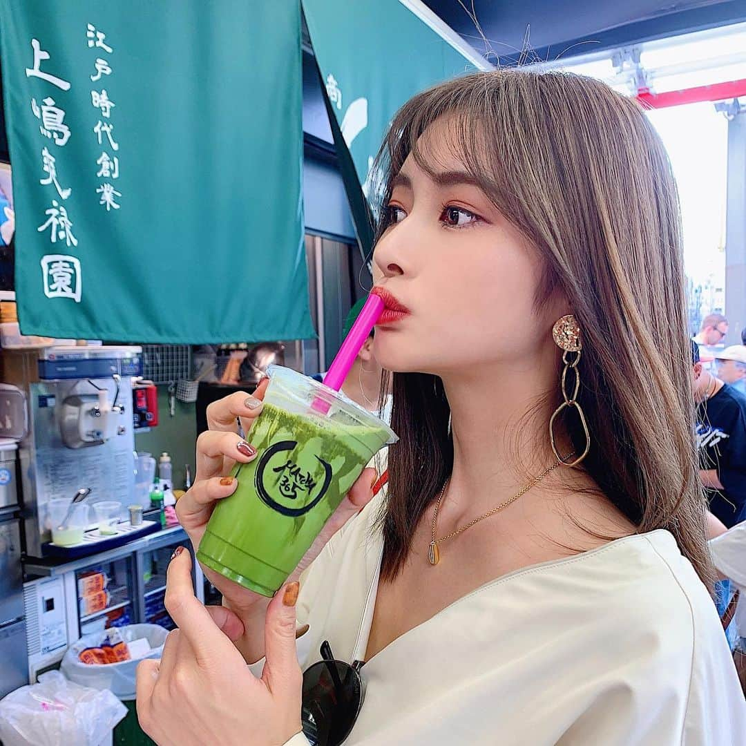 得あゆさんのインスタグラム写真 - (得あゆInstagram)「私もしっかりタピ活してます💚 街にいろんなタピオカ屋さんあるから 飲んでます！！！！ (全てタピオカ抜きですごめんなさい🙇‍♀️) タピオカ抜きでもタピオカ屋さんの飲み物美味しいよね！ ・ ・ ・ ・ ・ ・ ・ ・ ・ ・ #タピオカ#タピ活#東京#グリーンティー#抹茶#おやつ#スイーツ#デザート#飲み物#カフェ#カフェ巡り#インスタ映え#カメラ女子#グルメ#食べ歩き#美味しい#秋葉原#お買い物#大人カジュアル#オトナ女子#アクセサリー#秋服#秋#お洒落#cafe#greentea#tapioca#japanesegirl#japanesefood#akihabara」10月14日 16時44分 - tokuayu819