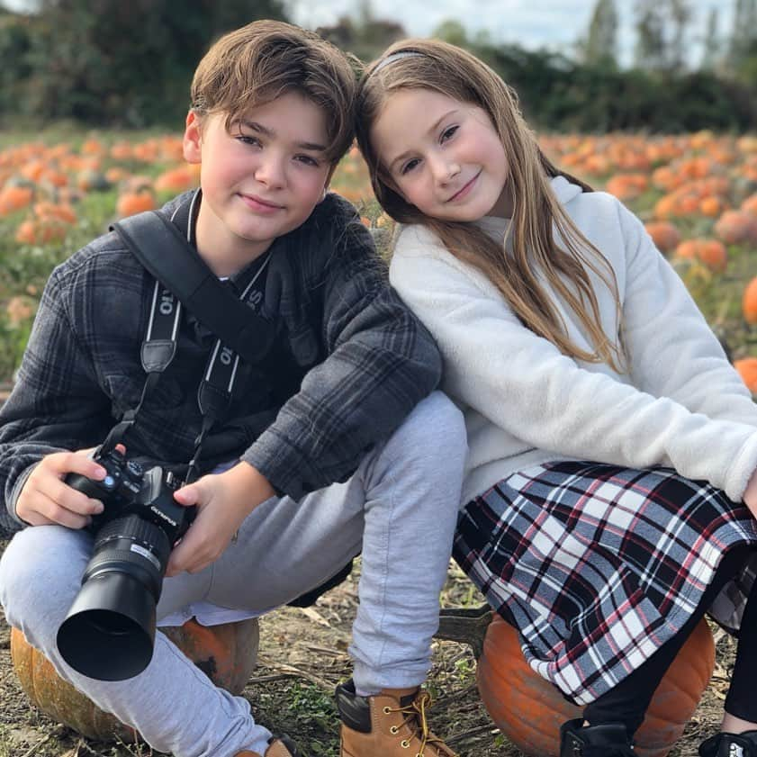 クリスチャン・マイケル・クーパーさんのインスタグラム写真 - (クリスチャン・マイケル・クーパーInstagram)「Happy Thanksgiving from our family to yours. 🍁🇨🇦🍁 #grateful #thanksgiving #family #friends #hearties #siblings #actors #Timmy #Opal」10月15日 2時17分 - cooper.christian.michael