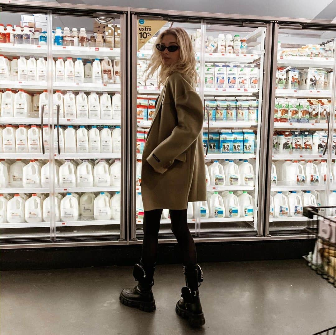 エルザ・ホスクさんのインスタグラム写真 - (エルザ・ホスクInstagram)「Grocery shopping but make it fashun 🥕」10月15日 2時26分 - hoskelsa