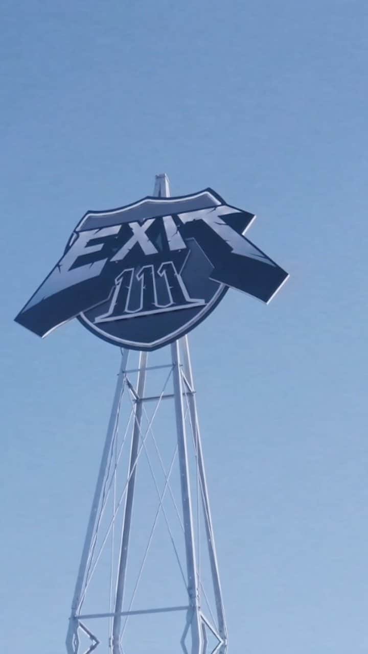 ジャスティン・ヒルズのインスタグラム：「@Exit111Fest @awesomedon」