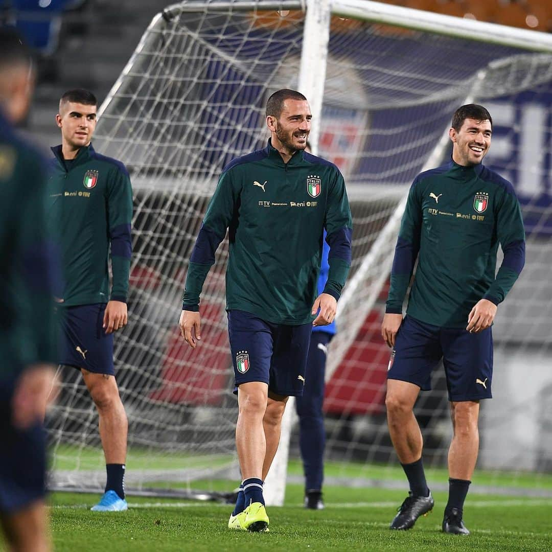 レオナルド・ボヌッチさんのインスタグラム写真 - (レオナルド・ボヌッチInstagram)「Cambiano gli stadi ma non le abitudini! #LB19 #VivoAzzurro」10月15日 3時14分 - bonuccileo19