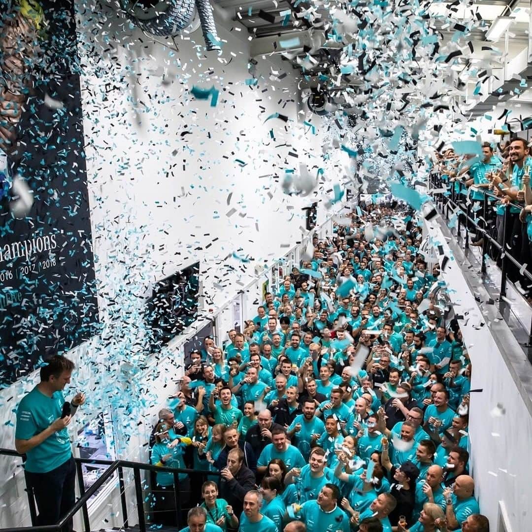 MERCEDES AMG PETRONASさんのインスタグラム写真 - (MERCEDES AMG PETRONASInstagram)「An extra-special #JapaneseGP debrief with James Allison (and lots of confetti!) • #ATeamComeTrue #DrivenByEachOther #MercedesAMGF1 #MercedesAMG #F1 #PETRONASmotorsports #VB77 #LH44」10月15日 3時15分 - mercedesamgf1