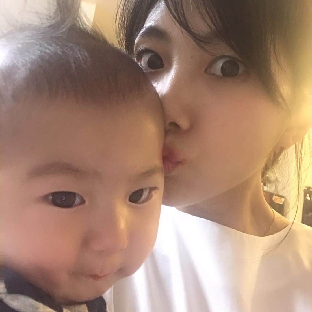 潮田玲子さんのインスタグラム写真 - (潮田玲子Instagram)「甥っ子3とイチャイチャ🥰😙💓 癒しでしかない💓💓💓 #甥っ子3 #5ヶ月 #みんなの癒し #3人目ともなると #手がかからないの？ #ってくらいいつもニコニコ」10月14日 18時45分 - reikoshiota_official