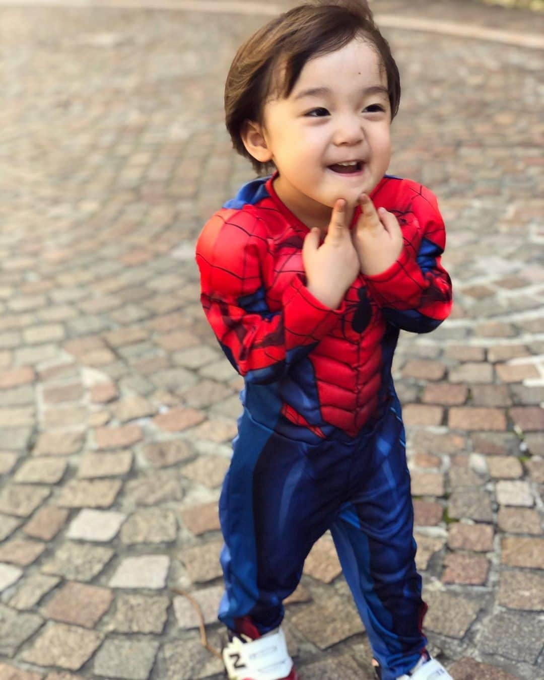 石塚錬さんのインスタグラム写真 - (石塚錬Instagram)「. 👦💬「ハロウィンはスパイダーマン🕷🎃❣️(オリジナルヴァンパイアver🧛‍♂️)」 #手がキバだそうです🦷笑 #4枚目はマスクで満面の笑み😁 #みなさんはどんな格好をするのかなぁ👗🥰❓ . 👦💬「I will be a spiderman on Halloween🕷🎃❣️(original Vampire version🧛‍♂️) #Hands are fangs🦷 #4th piece, wearing a mask & a big smiling😁 . #スパイダーマン #spiderman #스파이더맨 #蜘蛛侠 #มนุษย์แมงมุม #ハロウィン #halloween #할로윈 #万圣节 #วันฮาโลวีน #コスプレ #Cosplay #코스프레 #角色扮演 #คอสเพลย์ #石塚錬 #成長日記 #ishizukaren #renishizuka #이시즈카렌」10月14日 19時00分 - ishizuka_ren