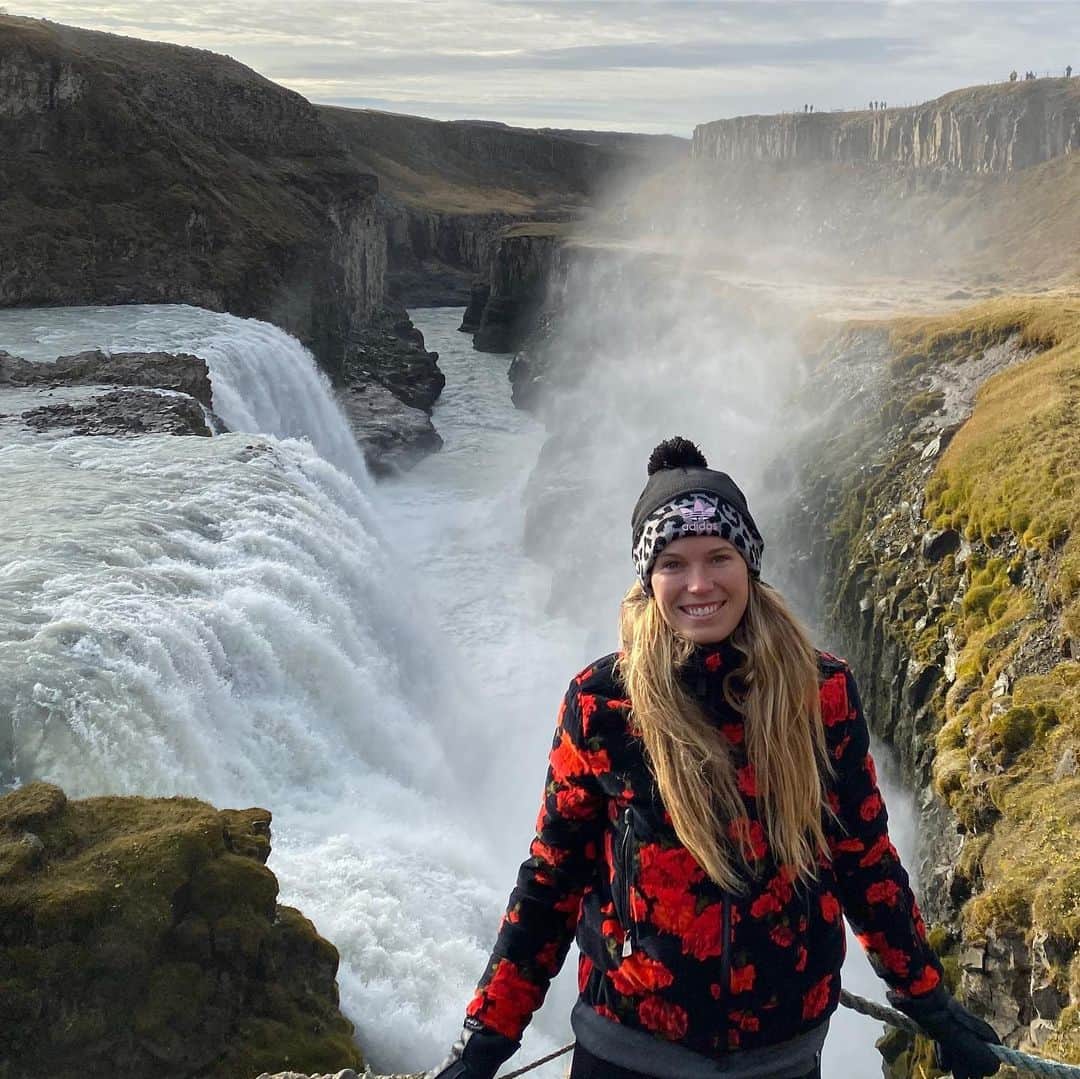 CarolineWozniackiさんのインスタグラム写真 - (CarolineWozniackiInstagram)「Iceland was amazing!! We chased waterfalls, snowmobiled on a glacier, walked inside an ice cave, saw explosive geysers, got dropped 124 meters into a volcano and walked on 50.000(!!!) year old lava rock! We also ATV’ed on black sand beaches and swam in the blue lagoon! Iceland we will be back for more! On to the next adventure. Ireland here we come!」10月14日 18時53分 - carowozniacki