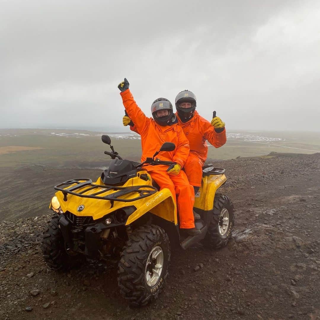 CarolineWozniackiさんのインスタグラム写真 - (CarolineWozniackiInstagram)「Iceland was amazing!! We chased waterfalls, snowmobiled on a glacier, walked inside an ice cave, saw explosive geysers, got dropped 124 meters into a volcano and walked on 50.000(!!!) year old lava rock! We also ATV’ed on black sand beaches and swam in the blue lagoon! Iceland we will be back for more! On to the next adventure. Ireland here we come!」10月14日 18時53分 - carowozniacki