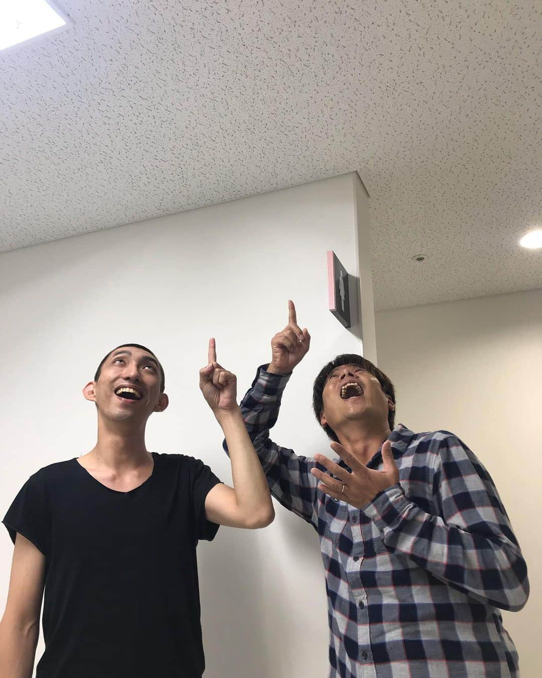 ロッシーさんのインスタグラム写真 - (ロッシーInstagram)「11月13日(水)20:45開場 21:00開演 『天井会議』 会場：ヨシモト∞ドーム ステージⅠ チケット：前売2000円 当日2500円 出演：MC：GAG宮戸／野性爆弾 ロッシー／ガリットチュウ 熊谷／GAG 坂本／やさしいズ タイ／イワイガワ 井川（浅井企画） お馬鹿な真面目な大喜利ライブですよ！  #天井会議 #ヨシモト∞ドーム ステージⅠ #GAG宮戸 #ガリットチュウ熊谷 #GAG坂本 #やさしいズタイ #ゲスト #イワイガワ井川（浅井企画） #野性爆弾 #ロッシー #より。 #ロシ写真」10月14日 19時24分 - yaseibakudan_rossy