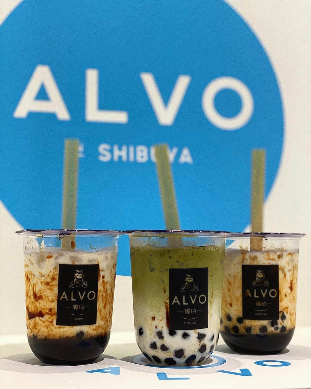 菅又菜摘（ナツ）さんのインスタグラム写真 - (菅又菜摘（ナツ）Instagram)「10.15 new open!! @alvo.kohaku @alvo_in_shibuya  外観も店内もお洒落過ぎた💙 タピオカコーデって言われた🐿 #alvo #tapioca #shibuya #tokyo #琥珀タピオカ #黒糖タピオカ #タピオカ #渋谷タピオカ #タピ活 #kogenatsu #焦げNATSU #こげなつ」10月14日 19時39分 - kogenatsu920