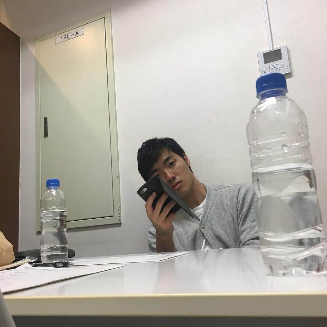 後藤拓実（四千頭身）さんのインスタグラム写真 - (後藤拓実（四千頭身）Instagram)「覗き込みバシ  #毎日投稿 #今日は余裕のゴール #なんの面白みもない時間 #バシガールと繋がりたい」10月14日 19時53分 - ganjuke