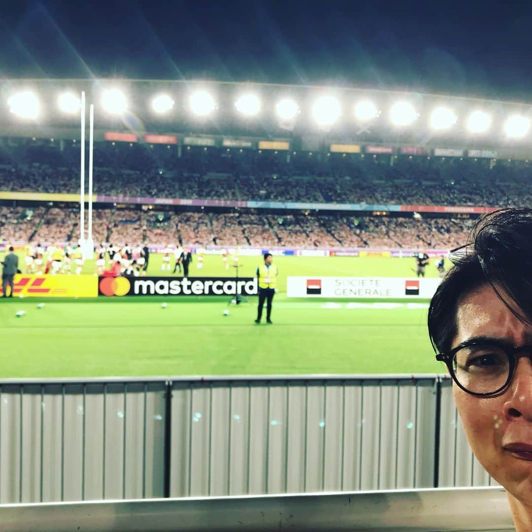吉村崇さんのインスタグラム写真 - (吉村崇Instagram)「行ってたのよ 澤部と言ってたのよ いろんな人がいたのよ 少し映ったのよ 喉ちぎれたのよ 最高なのよ 人生2度目の生スポーツ観戦 #ラグビーワールドカップ2019  #ちょっと映ったのよ」10月14日 19時53分 - hnkyoshimura