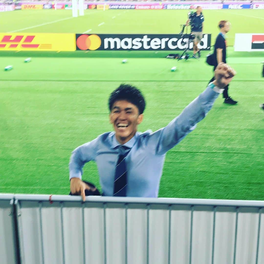 吉村崇さんのインスタグラム写真 - (吉村崇Instagram)「行ってたのよ 澤部と言ってたのよ いろんな人がいたのよ 少し映ったのよ 喉ちぎれたのよ 最高なのよ 人生2度目の生スポーツ観戦 #ラグビーワールドカップ2019  #ちょっと映ったのよ」10月14日 19時53分 - hnkyoshimura