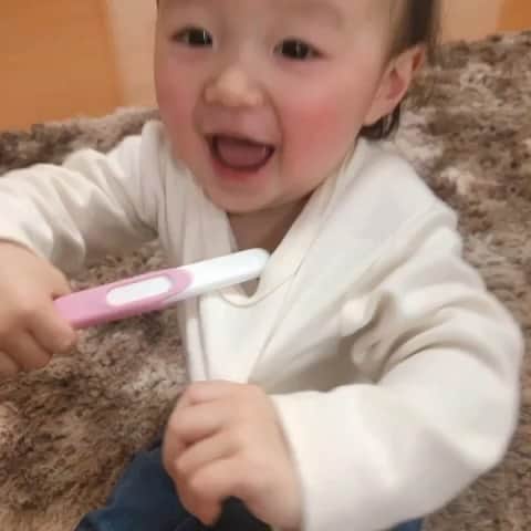 あすかさんのインスタグラム写真 あすかinstagram ㅤ ㅤㅤ ㅤ 妊娠中 やまちゃん誕生まで ㅤ ㅤ ㅤㅤㅤ ㅤ 検査薬を体温計と思ってるほーちゃん この時髪の毛長くてよく女の子って 間違えられていたね 笑 ほっぺたが真っ赤がまたかわいい ㅤ ㅤㅤㅤ ㅤ