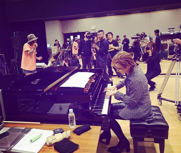 YOSHIKIさんのインスタグラム写真 - (YOSHIKIInstagram)「Pic from last night. Getting ready for the show. @ki_spring ‘ll be one of my amazing guests. Looking forward to the show. #ドリフェス　@drefes_2019」10月14日 20時08分 - yoshikiofficial