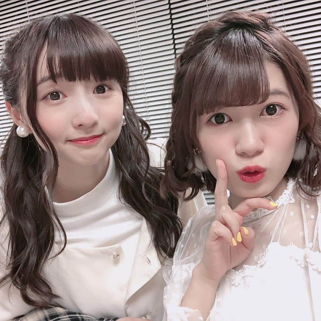 田中美海さんのインスタグラム写真 - (田中美海Instagram)「💁‍♀️2019.10.13⭐︎﻿ ﻿ 「A&G NEXT BREAKS FIVE STARS FINAL FESTIVAL」﻿ ﻿ 来てくださった方、﻿ 配信で見てくださった方、﻿ 応援してくださった方、﻿ 本当に本当にありがとうございました！！﻿ ﻿ 色々なことがありましたが、﻿ こうしてトーク&ミニライブといった形で﻿ 開催することができたのは﻿ FSを愛するたくさんのスタッフさんのおかげです…！﻿ もちろん悔しい思いもあるけど、﻿ 配信しつつ、新曲を披露できてよかったです！﻿ ﻿ ﻿ なんだかここに色々書こうと思ったのですが﻿ 全ては最終回で言ってましたね😊﻿ ﻿ たくさんあるラジオの中で、﻿ FIVE STARSという五つ星を見つけてくれて﻿ 田中美海という個を見てくれて﻿ 本当に感謝でしかありません✨✨✨﻿ ﻿ 正直、トークコーナーが楽しすぎて﻿ あっという間すぎて時間大丈夫！？って﻿ 思っちゃいました。大丈夫だったみたい。﻿ ミニライブもあっという間すぎて﻿ え！？もう五芒星！？最後じゃん…😢﻿ と心の中で思ってました…。﻿ 今きたばっかりすぎて若干パニックに﻿ なりながらも4人が歌い上げる姿に﻿ 私も胸がいっぱいになりました…！！﻿ ﻿ 最年少なのに安心感でしかないともよちゃん﻿ 全身全霊で泣くリーダーせりあちゃん﻿ 独特な言葉運びでちょっと天然のりっさん﻿ 優しくて誰よりも周りをみてるゆーりちゃん﻿ ﻿ 私服衣装一つ取っても個性が際立って﻿ この4年半でみんながスタッフさんと﻿ 作り上げた番組は個性が光り輝いてました✨﻿ そんな5人が揃った時に本当にすごい力になって﻿ 朗読でもそれを感じる瞬間があったし﻿ ライブ中でもそうでした。﻿ 4年半みんなが培ってきた力が﻿ ここで最大限に発揮されてるのを感じながら﻿ やっぱり最後は泣いてしまいました😂💦﻿ この5人でよかった🥰🥰﻿ ﻿ ﻿ 水曜日は自由にオタトークして﻿ 笑って笑って泣いて笑って﻿ 毎週文化放送に行くのがすごく楽しみで😊﻿ 最初はもちろんとっても緊張してて﻿ これを言っちゃいけないかも、とか﻿ うまく伝わらなかったらどうしよう、とか﻿ 不安な気持ちもありました。﻿ でも年月ってやっぱりすごい！！﻿ なによりスタッフさんみんなが優しくて﻿ 偉大で素敵で大好きなんです😊😊😊✨﻿ ﻿ そしてそんな週の真ん中水曜日。﻿ 辛かったけど私の放送で元気をもらえた、﻿ という方からのメールやお手紙がたくさん…！﻿ 私がただただ楽しく、みんなのメールや﻿ 身の回りの話でゲラゲラ笑っているだけで﻿ こんなにたくさんの方に色々な影響を﻿ 与えていたのか…！と、、、﻿ 本当にすごいことをしていたなあと思います😊﻿ ﻿ FSでWUGを追いかけてくれた方、﻿ Fate、キンプリを知ってくれた方も✨✨﻿ 私だって元気をもらっていたし﻿ win win ですな😃💫✌️﻿ ﻿ ﻿ 結局長くなった笑﻿ ん〜〜書いているとキリがないのですが﻿ とにかくこれだけは言わせてください！！﻿ 誰かを応援することって、﻿ すっっっっっごくすごいんだってこと！！！﻿ ﻿ アニメや作品の看板のない、一個人のラジオを﻿ お仕事や学校の合間をぬって聴いて。﻿ 一緒に笑ったり泣いたり。﻿ イベントに行くことだってそうだし、﻿ メールやお手紙お花を送ってくださること。﻿ 最終回でも言いましたがこれら全ては﻿ 簡単なことではないです✨✨✨﻿ そして私はこの気持ちを常に胸に、﻿ 感謝を忘れずにこれからも歩んでいきます。﻿ こんな当たり前のことをですが、﻿ 当たり前のことって意外と忘れがち。﻿ 教えてくれたのはFIVE STARSです✨﻿ ﻿ FIVE STARSを愛してくださって﻿ 本当に本当にありがとうございました。﻿ これからも水曜日は私とって大事な曜日です。﻿ また一つ、私の中に大きくて大好きで﻿ 大切な宝物ができました💫✨✨﻿ ﻿ 大好き！FIVE STARS！﻿ ﻿ ⭐︎⭐︎⭐︎⭐︎⭐︎﻿ ﻿ ﻿ #ag_5stars﻿ #インスタはブログ﻿ #ゆーりちゃんは私があげたピアスつけてくれてた 😍﻿ #せりあちゃん隠し撮り今半に夢中のわし﻿ #打ち上げでぎりぎりくんが﻿ #FINALをFAINALって書いたこと﻿ #いじられてました﻿ #私はわかったよ﻿ #フラット3卒業 ✌️﻿ #これでもかとゆーりちゃんにタグ付けした﻿」10月14日 20時04分 - minazou_in_sta