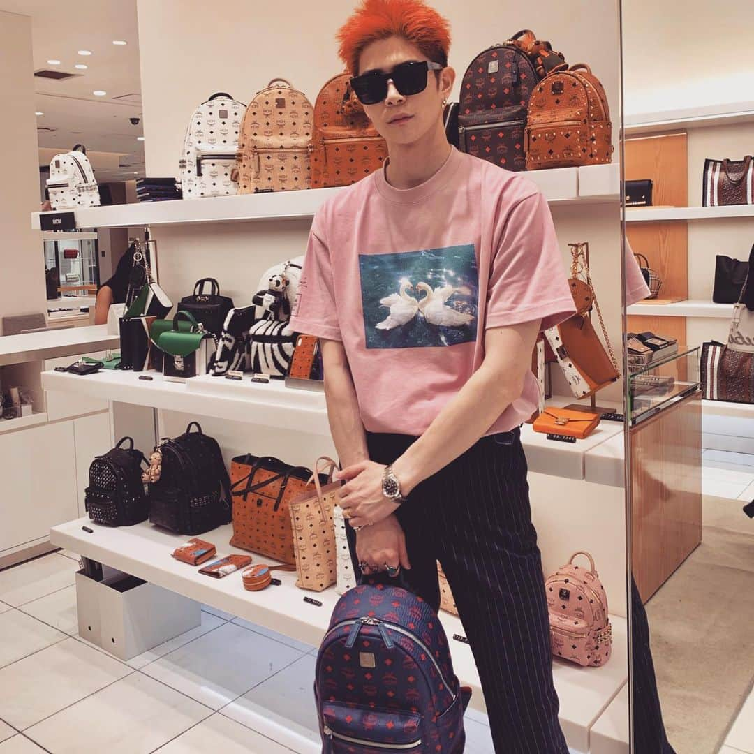 タイキさんのインスタグラム写真 - (タイキInstagram)「@mcmjapan in ISETAN 新宿 1階 💥💥 #MCM #MCMJAPAN #isetan 🎥 📸 @beenishere」10月14日 20時08分 - taiki_jp