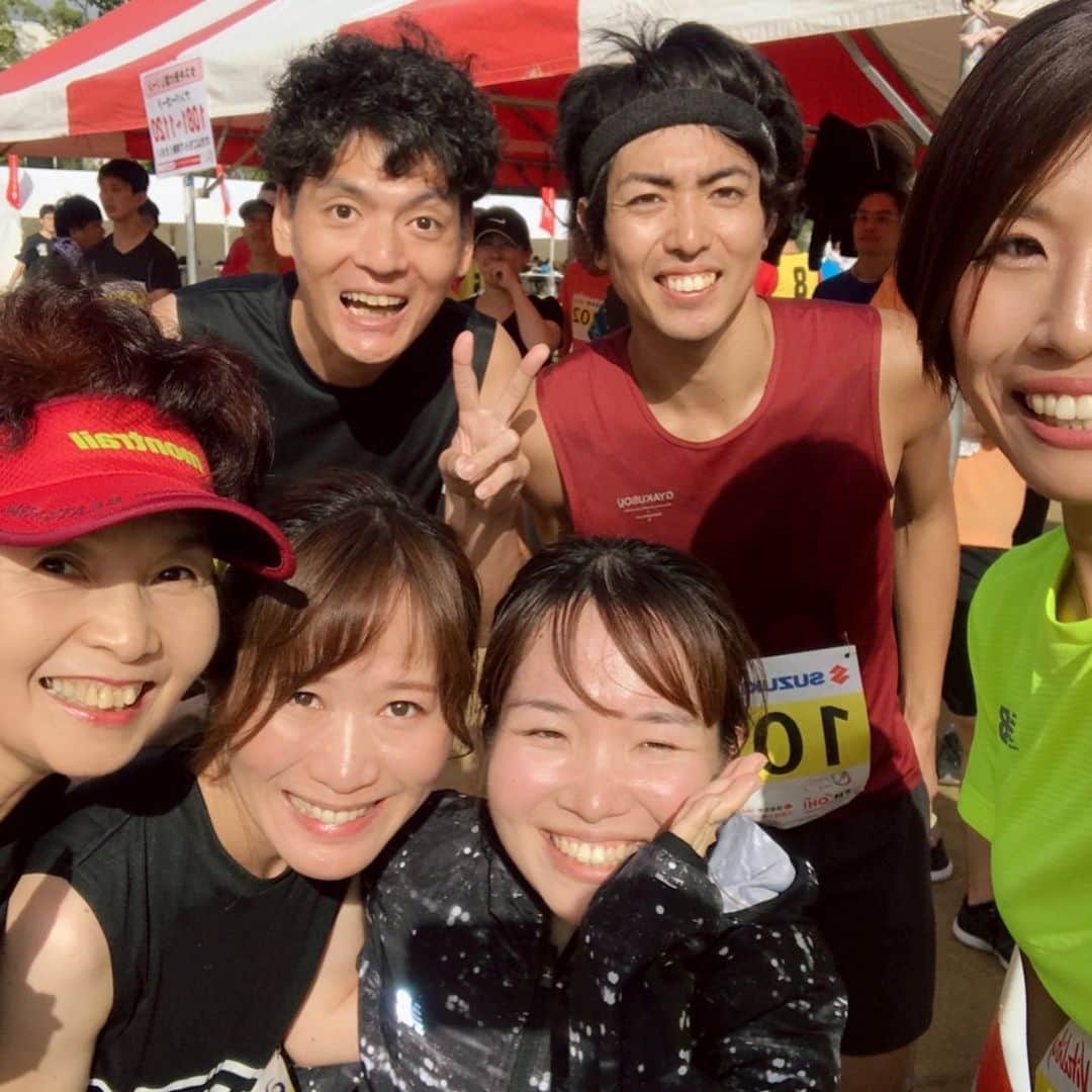 きゃっするひとみーさんのインスタグラム写真 - (きゃっするひとみーInstagram)「#大阪城公園リレーマラソンフェスティバル に @matsurun_official チームで走ってきました❤️ . 1枚目の写真は @mystaym227 さんから❤️いつもありがとうございます🙌✨ . 第1走を託してもらい、女子トップで2走の方にたすきを繋ぎたい！✨✨✨とがむしゃらに走りました🤤2本目からは楽しく🥰 . 最近のスピ練の効果もあってか、2キロコースを7:40❤️ . マツランのみんなとリレーずっと出たかったから、たくさん話せて楽しい1日でした😊✨ . 参加されてた皆様、お声かけしてくださった皆様、コース途中でたくさん応援も嬉しかったです✨✨ . #大阪城 #リレーマラソン #osakacastle #ミヤノシタスポーツ」10月14日 20時12分 - takaxjumppp