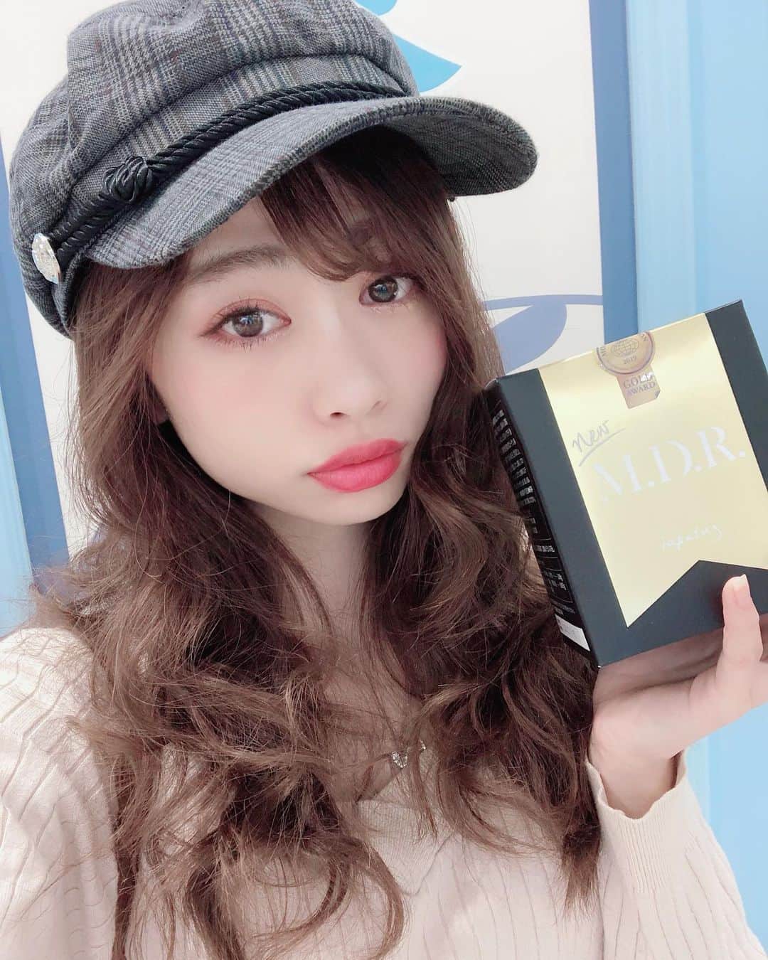 のインスタグラム：「﻿ めっちゃうれしいことに﻿ 私の気にしてるそばかす、 友達に﻿ 薄くなったー？って言われてめちゃくちゃ嬉しいの😭♥️♥️﻿ ﻿ 最近ターンオーバーとか、すごい気にして﻿ いろいろ試してるんだ♥️♥️﻿ ﻿ ﻿ そのなかでやり始めたのが、﻿ 美容細胞活性して夏浴びた紫外線なかったことにしてくれる﻿ 細胞活性ドリンクMDR😮☀️﻿ ﻿ ﻿ ﻿ 美stでも特集されている、「断黒美容」﻿ みんな知ってる？﻿ ﻿ シミを作らない、シミを出さない。﻿ っていうのて、﻿ 体内のマクロファージ細胞を味方にして、﻿ シミのない本来の輝く肌を手に入れよう！﻿ って考える新概念の美容法なの！﻿ ﻿ ﻿ ﻿ これは﻿ それを活性化させる粉のドリンク系で﻿ 水で溶かして飲むんだっ💗﻿ ﻿ ﻿ 中からしっかりケアするの！﻿ ﻿ 今度は外からケアするやつも紹介するね(ㅅ´ ˘ `)♡﻿ ﻿ ﻿ ﻿ ﻿ ﻿ ﻿ @iapetus_official﻿ #iapetus_official﻿ #断黑美容 #スキンケア紹介 #スキンケア大事 #スキンケアレポ #スキンケアアイテム #美肌 #美容好きな人と繋がりたい #アンチエイジング #美肌ケア #美白 #綺麗になりたい #美容好き #美容女子 #美容効果 #beauty #美肌 #instagood #コスメ好きさんと繋がりたい #cosmetics #女子力 ﻿ #iapetus_mdr #ips_onipassword ﻿ #肌の細胞復活﻿ #新習慣のonipassword﻿ ﻿ ﻿ ﻿」