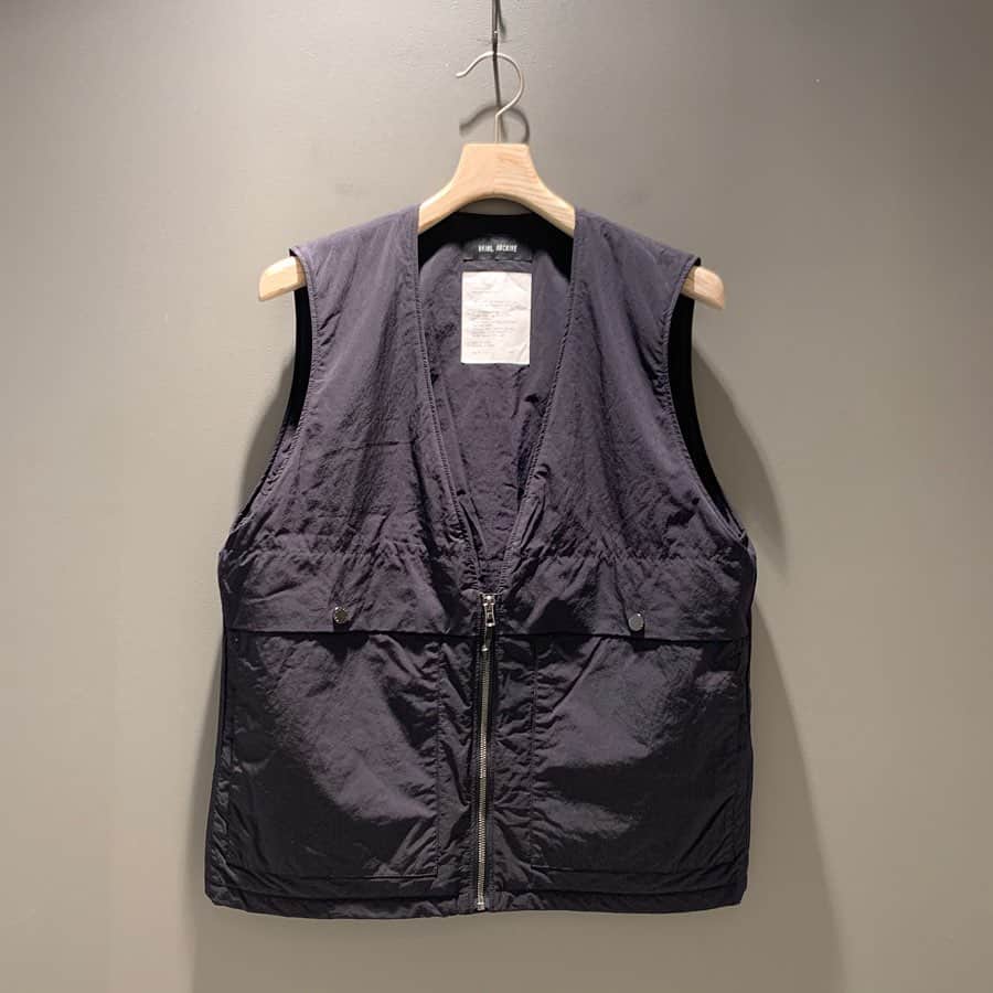 のインスタグラム：「＜VAINL ARCHIVE＞ Mens C-VEST BEAMS JAPAN 2F @beams_japan #vainlarchive #beams #beamsjapan #beamsjapan2nd Instagram for New Arrivals Blog for Recommended Items #japan #tokyo #shinjuku #fashion #mensfashion #womensfashion #日本 #東京 #新宿 #ファッション#メンズファッション #ウィメンズファッション #ビームス #ビームスジャパン」