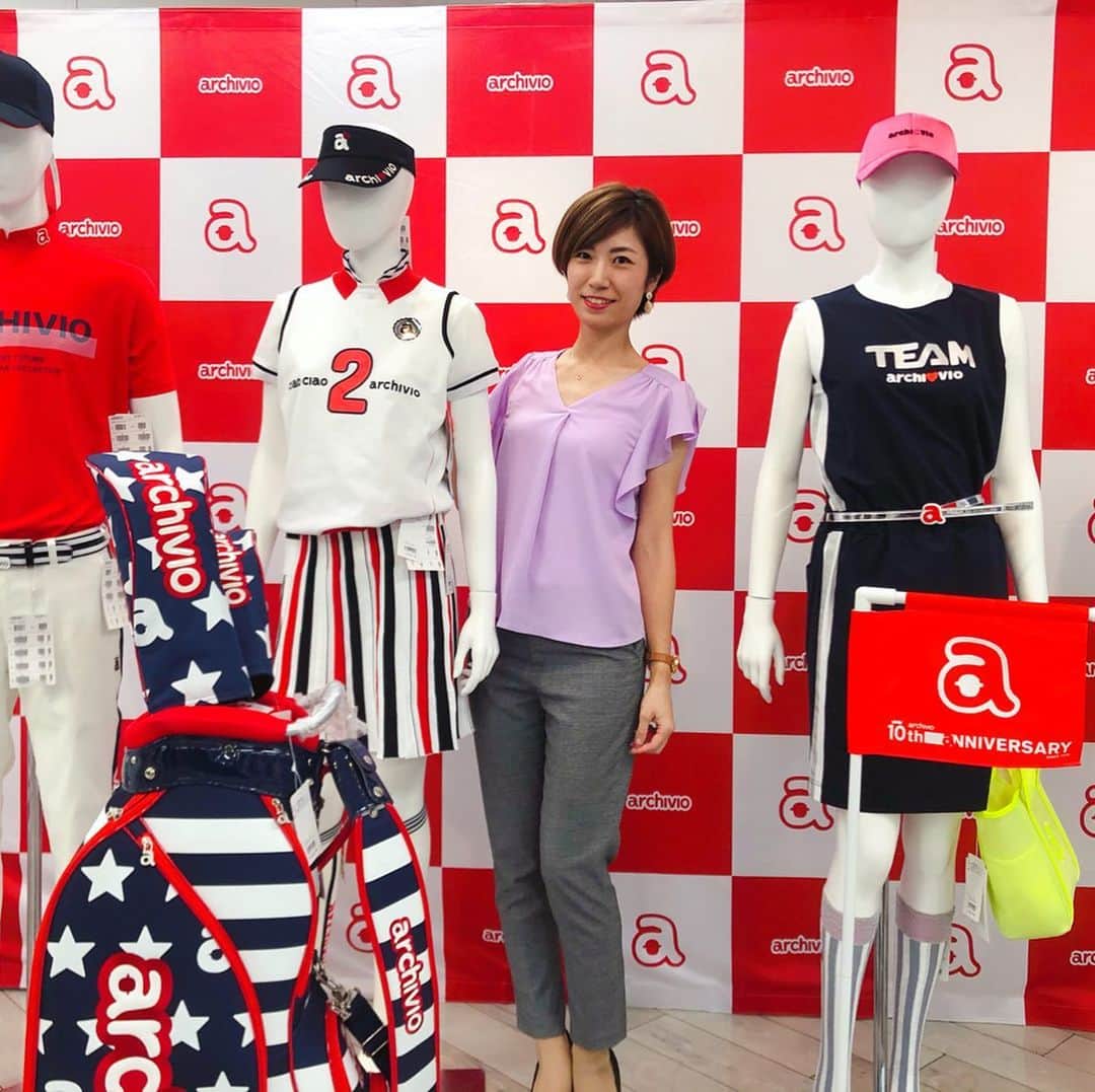 のインスタグラム：「先週、大好きな　@archivio.official さんの2020s/sの展示会に行ってきました♬ * 来季のアルチビオ、可愛すぎて大変なことになっています🙈💓 アルチビオらしいデザインの他、シンプルなラインナップも増えてさらにパワーアップ😍 * アルチビオの皆さんは仕事へのこだわりがスゴイ✨ デザインのディテールの細かさ、素材、イベントでのおもてなし力、そして小ネタの仕込みからも感じられます🥺👍✨笑  素敵な人たちが作った最高なウェア、早く着たいなぁ☺️☺️☺️ * 10周年記念で、Tシャツ又はパーカーがもらえるキャンペーン開催中だそうです✨ 公式インスタをチェックしてみてください😘 * #つよしくんとななみちゃんにも会えた😆 #instagolf #golstagram #골프스타그램﻿﻿﻿ #ゴルフ #golf #골프 #ゴルフ女子 #女子ゴルフ　 #アルチビオ #archivio #2020ss展示会　#ゴルフウェア #golfwear」