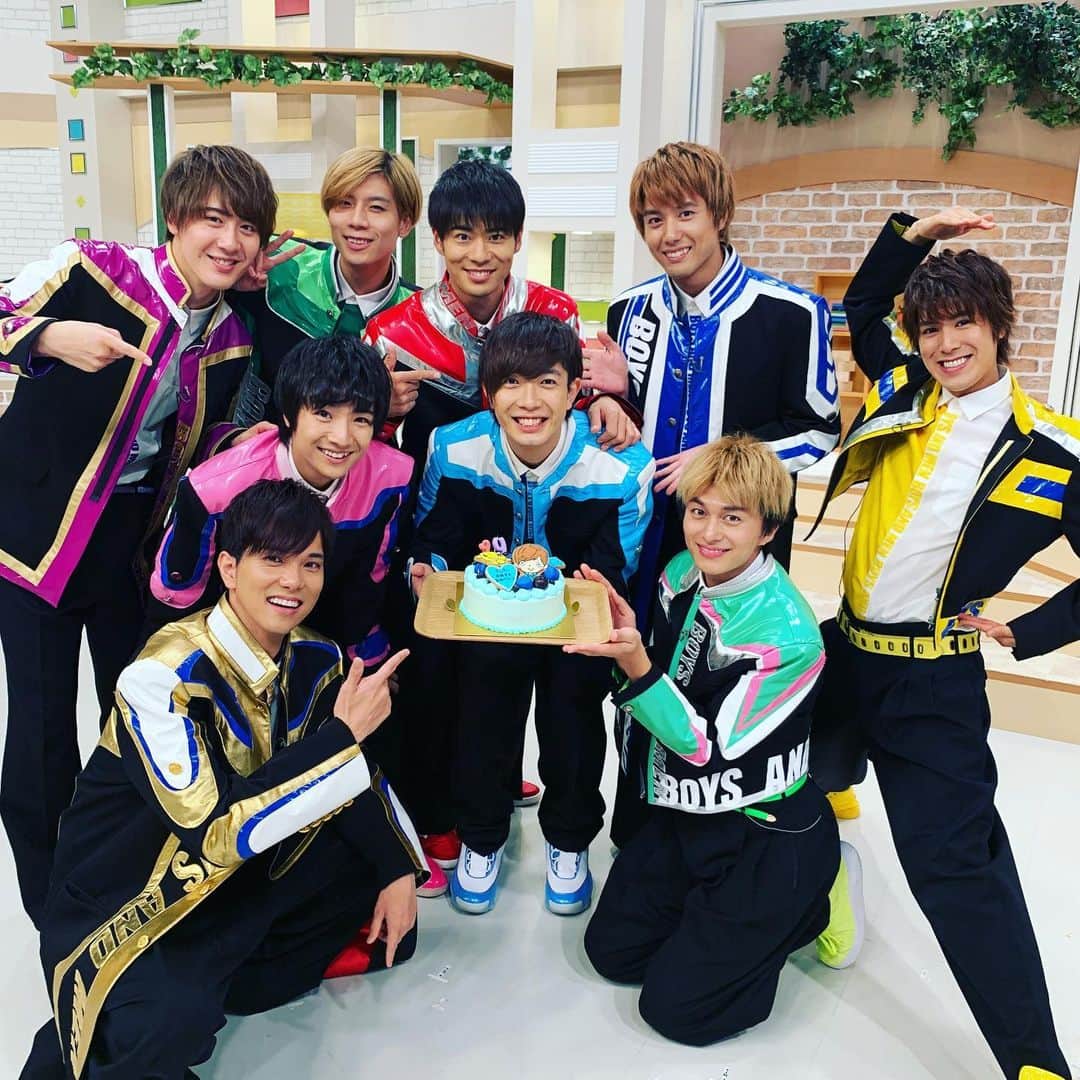 BOYS AND MENさんのインスタグラム写真 - (BOYS AND MENInstagram)「「BOYS AND MEN HALL TOUR 2019 ボイメン劇場～令和旗揚げ公演～」札幌公演 ありがとうございました‼️‼️ 朝からイチモニ！にも全員で出演✨ タムタムのバースデーケーキもいただきました🎉  #ボイメン #札幌 #ボイメン劇場 #イチモニ #産直ボイメン北海道」10月14日 20時36分 - boysandmen_official