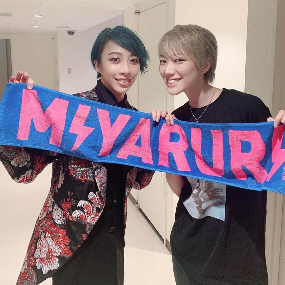 七海ひろきさんのインスタグラム写真 - (七海ひろきInstagram)「☆ 「Rurika Miya 1st Live in Osaka 」 行ってきました！！ 宝塚の曲、今まで、美弥ちゃんが歌ってるのを聞いた事のない曲が沢山。格好良く美しく、色っぽく。個人的に、プロローグのダンスにドキドキでした。 大阪に見に行けて本当に良かったです。 . そして、そんな、美弥ちゃんが、 TOKYOFM「七つの海への大航海」 に出てくれましたー！！ もうね、話が盛り上がりすぎて、あっという間。 美弥ちゃんのトークは、流麗で、声がとても心地良い。 2週に渡ってなので、次回も是非聞いてくださいね！！ . #美弥るりか #89期」10月14日 20時45分 - hirokinanami773