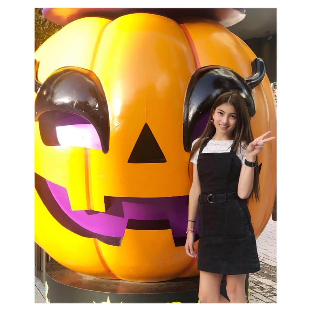 りりあさんのインスタグラム写真 - (りりあInstagram)「大きなジャックオランタンの前で🎃 ・ ・ ・ #ハロウィン #じゃっくおらんたん #心斎橋bigstep #ハロウィンデコ #フォトスポットいっぱい #Halloween #comingsoon #jackolantern」10月14日 20時48分 - lilliakarina