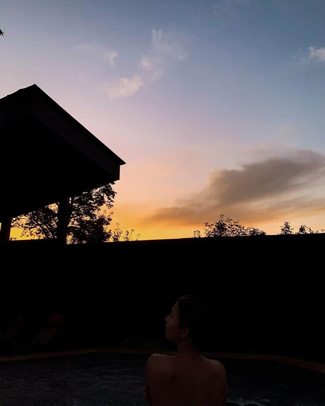 吉田夏海さんのインスタグラム写真 - (吉田夏海Instagram)「Relux☺️✨ . 温泉巡りして、6箇所の温泉を巡ってからの旅館のお風呂でまたさらにお風呂♨️🧖🏾‍♀️ . 景色も最高で癒された🙏✨ . #japan #kumamoto #日本 #熊本 #黒川温泉」10月14日 21時10分 - natsumiiiiiiiiiii