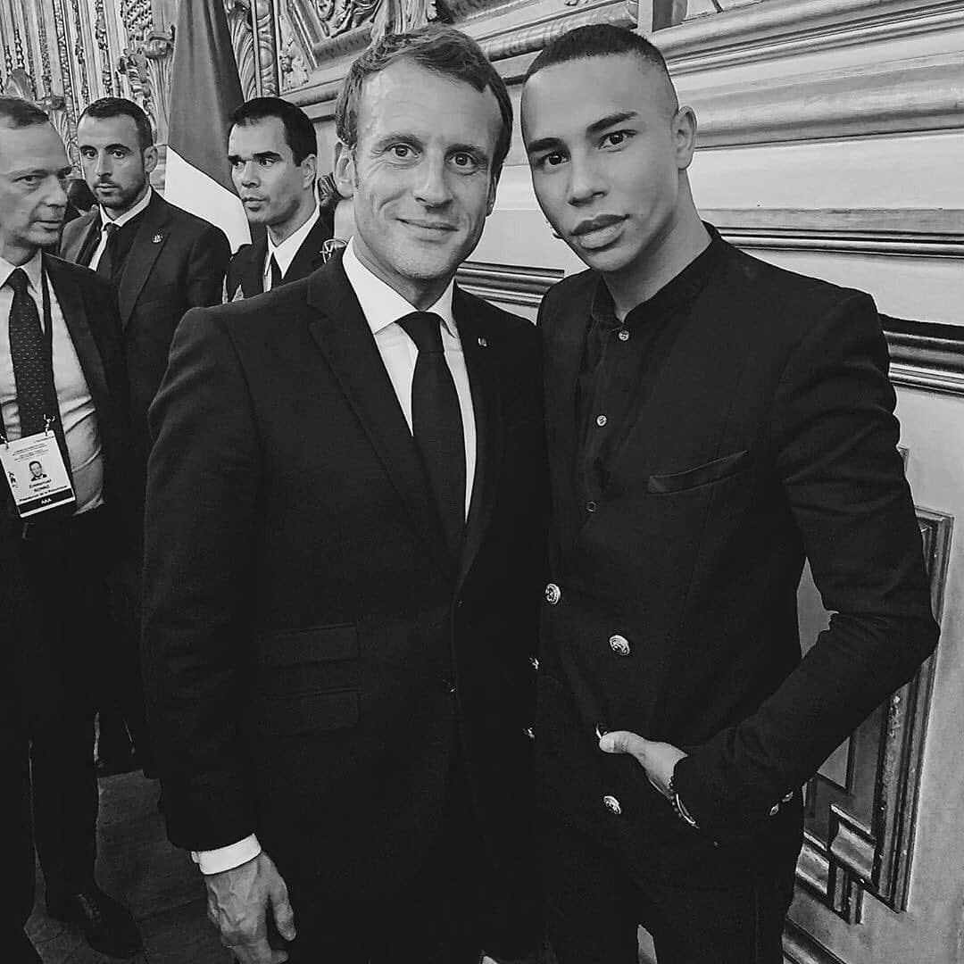 バルマンさんのインスタグラム写真 - (バルマンInstagram)「COMMITTED TO (RED) AND THE GLOBAL FUND Creative Director @olivier_rousteing pictured with French President @emmanuelmacron at the Lyon Replenishment Conference. As part of Balmain’s continuing efforts, we are happy to relaunch the (BALMAIN)RED t-shirt and water bottle, which are now available for sale on Balmain.com」10月14日 21時11分 - balmain