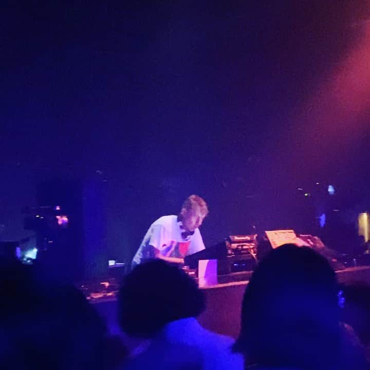 渋谷慶一郎のインスタグラム：「祝日午後のGilles Peterson至福でした。台風でキャンセルになった先週土曜日のリベンジ以上の良い感じ。マシンじゃないドラムでひさびさに踊ったぜ。I love his music, mix, complex and organic  texture @gillespeterson . He played @contacttokyo  it was amazing afternoon after the storm.」