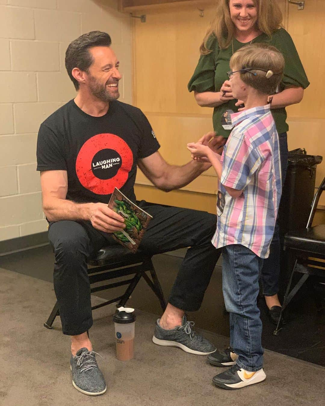 ヒュー・ジャックマンさんのインスタグラム写真 - (ヒュー・ジャックマンInstagram)「Hey Max! Thanks so much for coming to our show and hanging out with me. Love HJ.」10月14日 21時20分 - thehughjackman