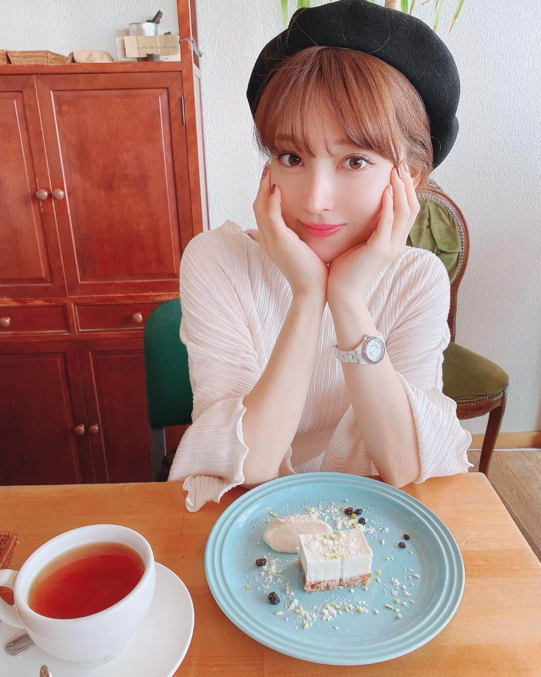 麻亜里さんのインスタグラム写真 - (麻亜里Instagram)「心斎橋でいただいたヴィーガンチーズケーキ🍰🍴 また大阪行きたいで💛 . #ヴィーガン　#ヴィーガンスイーツ　#ヴィーガンチーズケーキ #アレルギー #乳製品アレルギー　#卵アレルギー　#卵乳製品不使用 #心斎橋カフェ #オーガニックカフェ　#ベジタリアンカフェ」10月14日 21時21分 - maari.0108