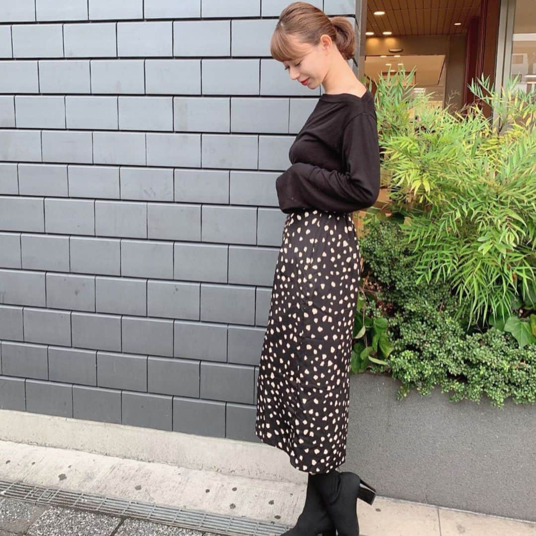 karen okajimaさんのインスタグラム写真 - (karen okajimaInstagram)「ㅤㅤㅤ ㅤㅤㅤ 今日は奈良へ🦌💓 ㅤㅤㅤ  ブラックコーデ！ topsもskirtもenvylookのだよ🥰 プチプラやのに生地しっかりしてるし 使いやすくてすぅき😝❤️❤️ ㅤㅤㅤ  ブーツはguで今年流行りのニット素材で めちゃくちゃ歩きやすくてプチプラで最高🎶 ㅤㅤㅤ  #envylook #ootd #envylook_japan #おかじコーデ #岡島かれん #ニットストレッチブーツ #gu #ダルメシアンコーデ  #ダルメシアンスカート #プチプラファッション」10月14日 22時00分 - karenokajima0318